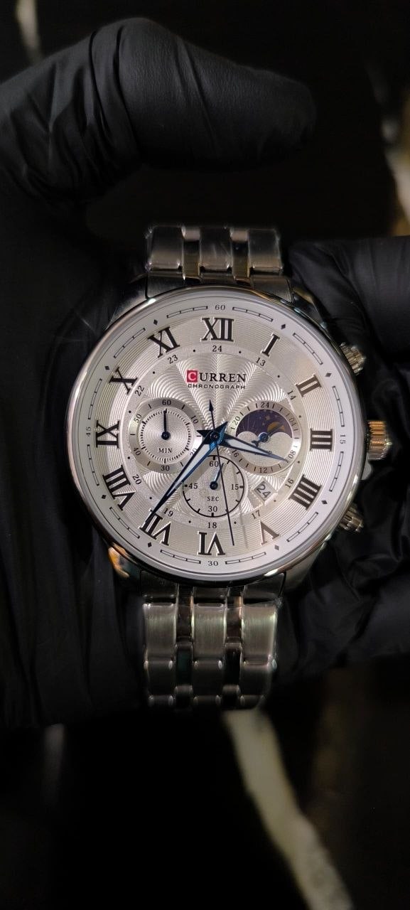 Reloj elegante fotografiado con iluminación premium - Imagen 4